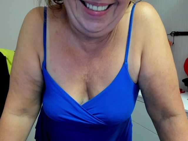 flirty-adele live cam on BongaCams
