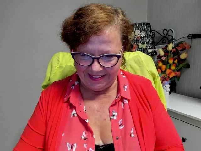 flirty-adele live cam on BongaCams