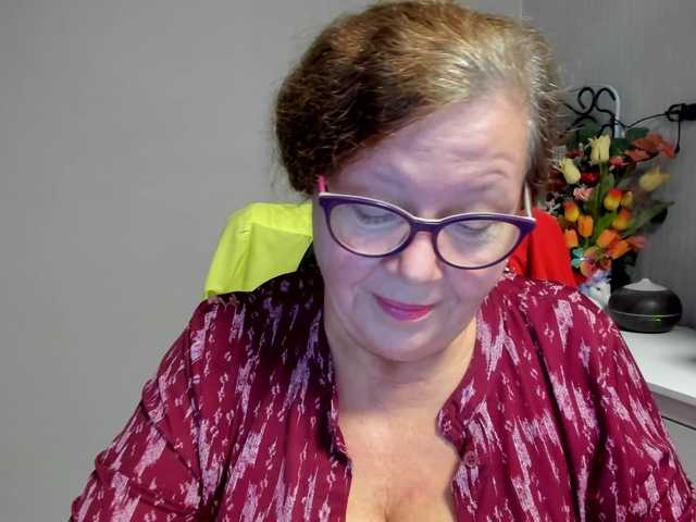 flirty-adele live cam on BongaCams