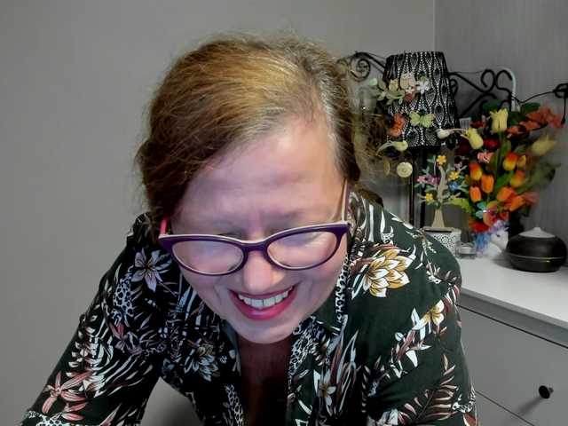 flirty-adele live cam on BongaCams