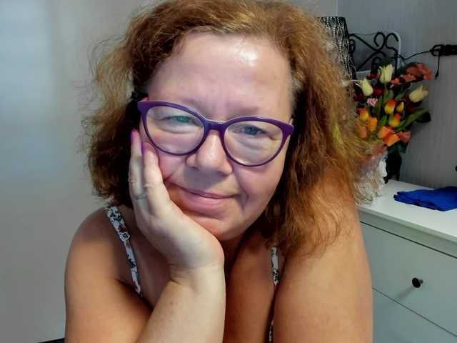 flirty-adele live cam on BongaCams