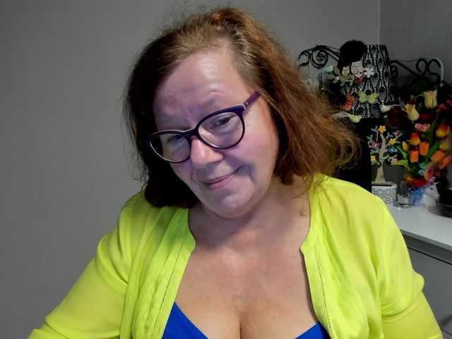 flirty-adele live cam on BongaCams
