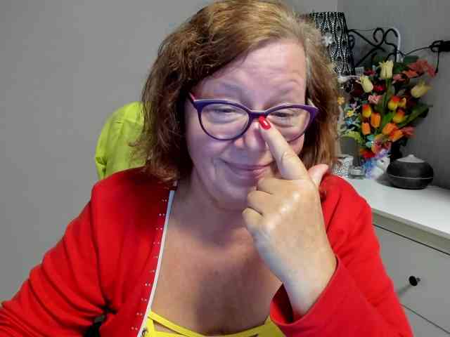 flirty-adele webcam