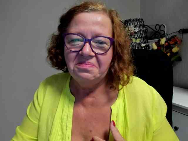 flirty-adele webcam