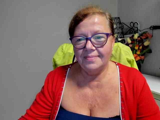flirty-adele webcam