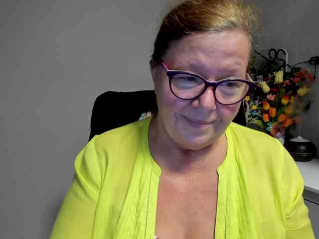 flirty-adele webcam