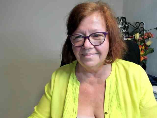 flirty-adele webcam