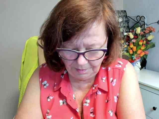 flirty-adele webcam