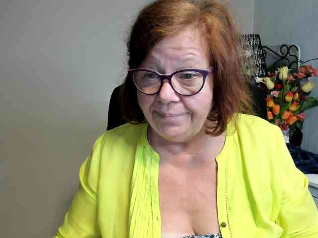 flirty-adele webcam