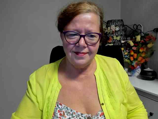flirty-adele webcam
