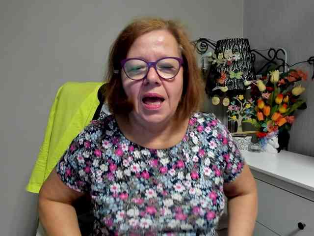 flirty-adele webcam