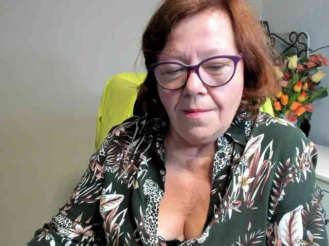 flirty-adele webcam