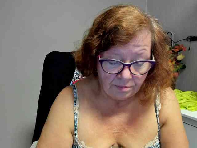 flirty-adele webcam