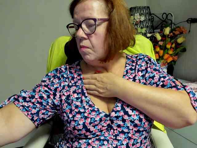 flirty-adele