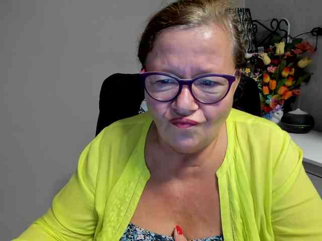 flirty-adele webcam