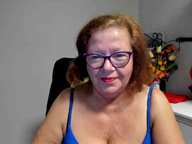flirty-adele webcam