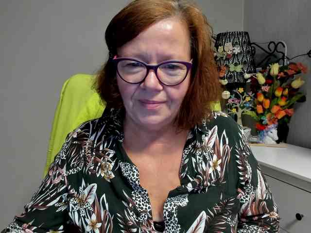 flirty-adele webcam