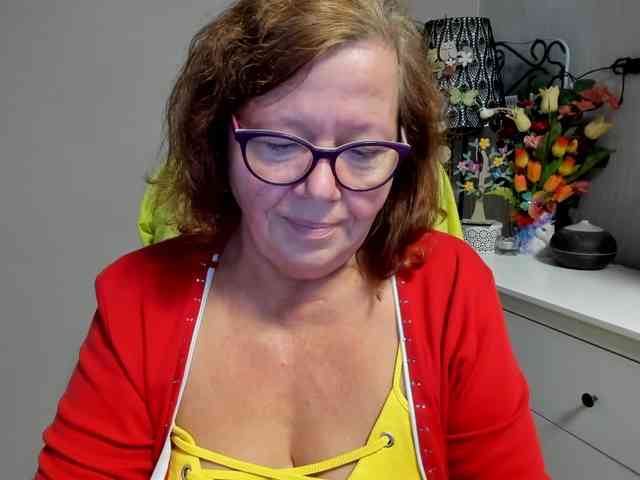 flirty-adele webcam