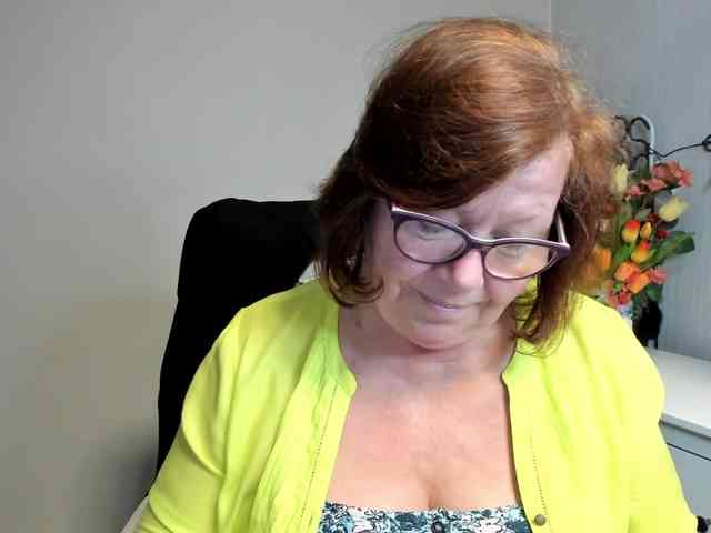 flirty-adele webcam