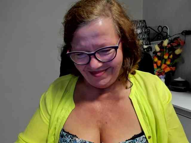 flirty-adele webcam