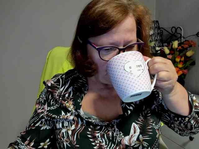 flirty-adele webcam