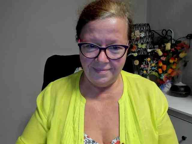 flirty-adele webcam