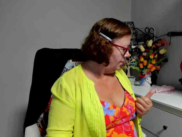 flirty-adele webcam