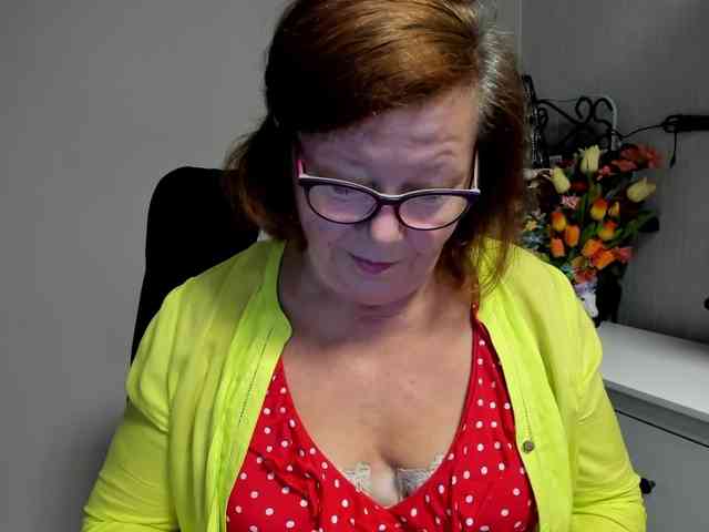 flirty-adele webcam