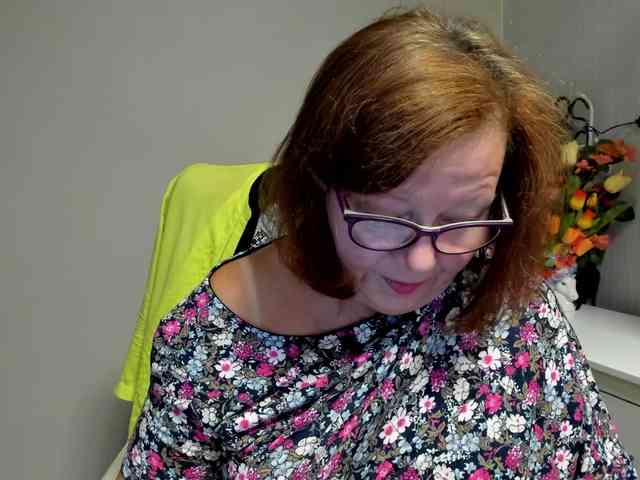 flirty-adele webcam