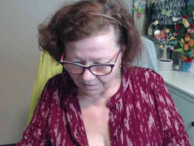 flirty-adele webcam