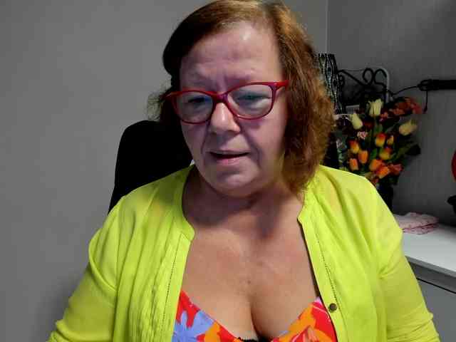 flirty-adele webcam