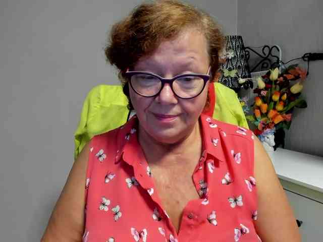 flirty-adele webcam
