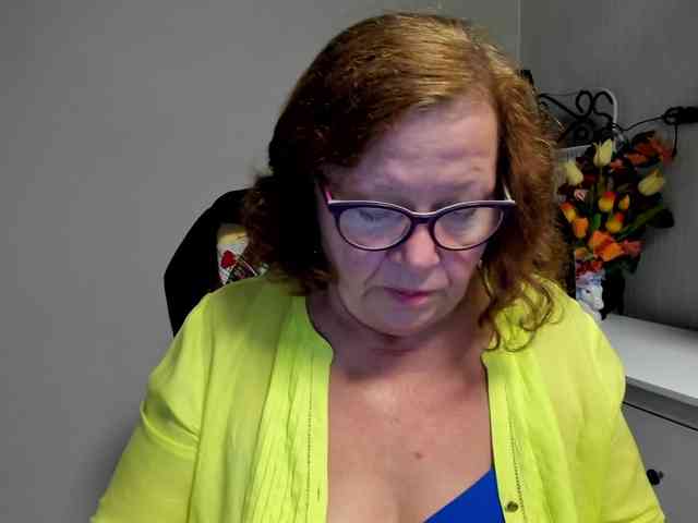 flirty-adele webcam