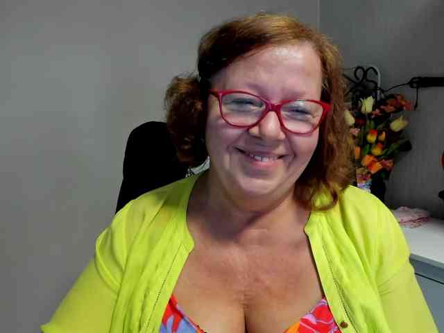 flirty-adele webcam