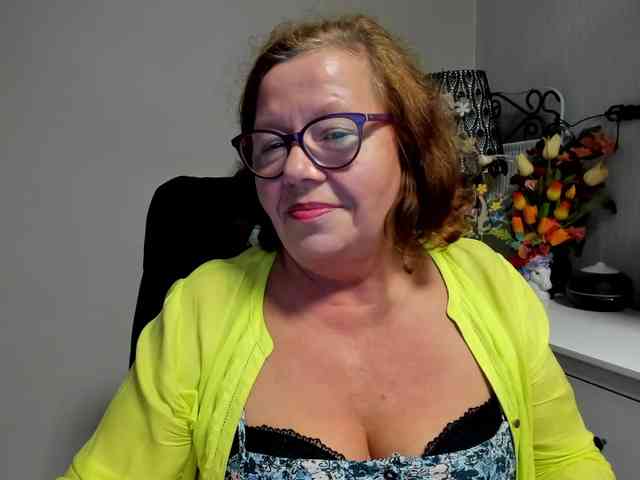 flirty-adele webcam