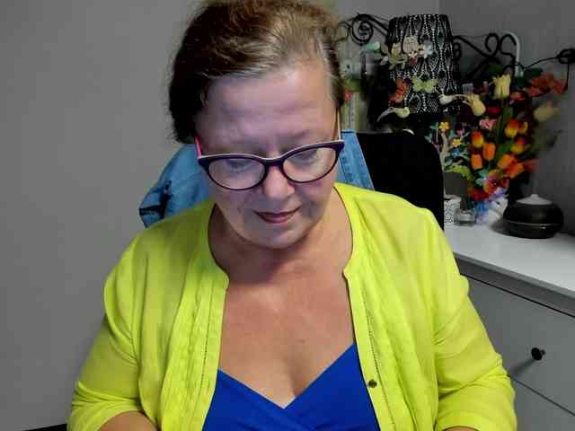 flirty-adele webcam