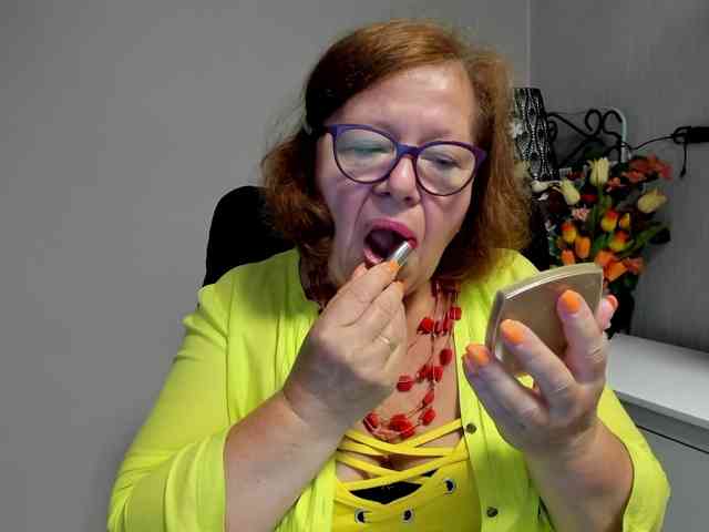 flirty-adele webcam