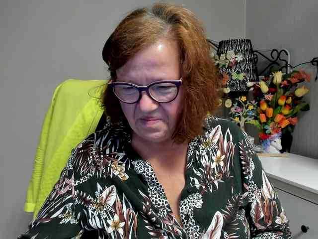 flirty-adele webcam