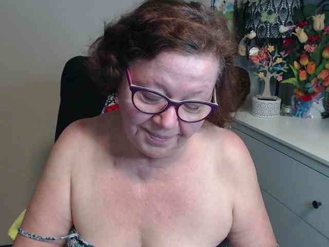 flirty-adele webcam