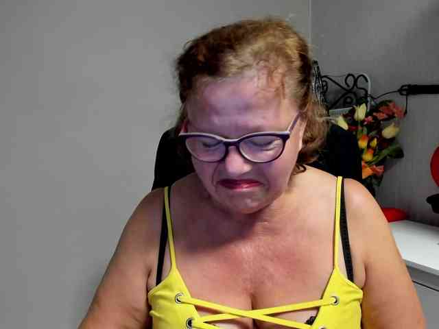 flirty-adele webcam