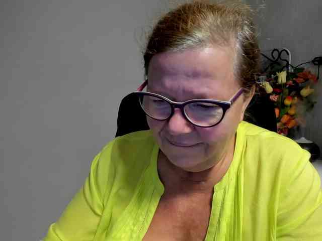 flirty-adele webcam