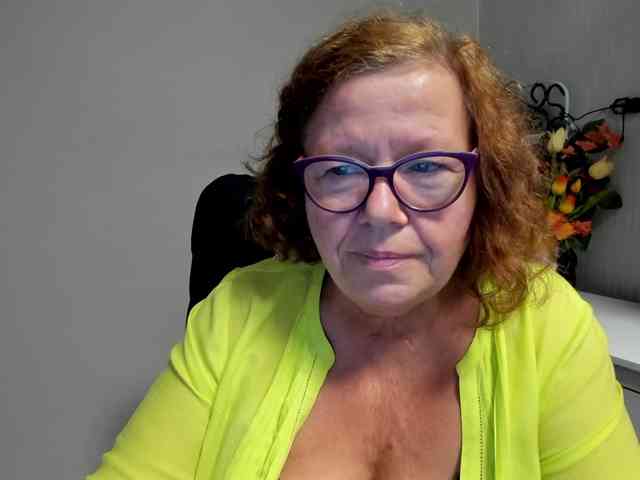 flirty-adele webcam