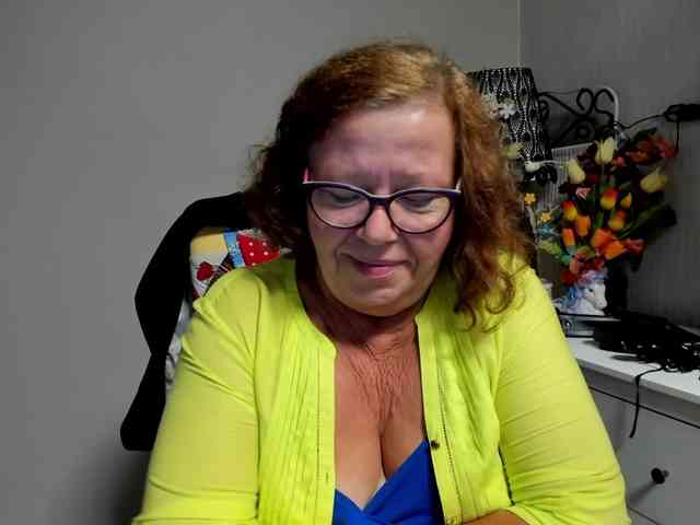 flirty-adele webcam