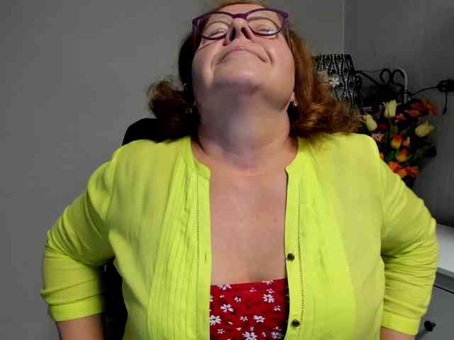 flirty-adele webcam