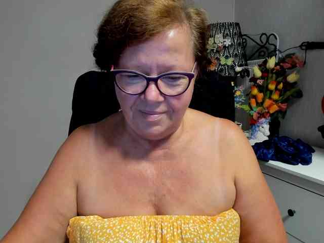flirty-adele webcam