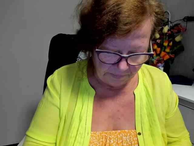 flirty-adele webcam