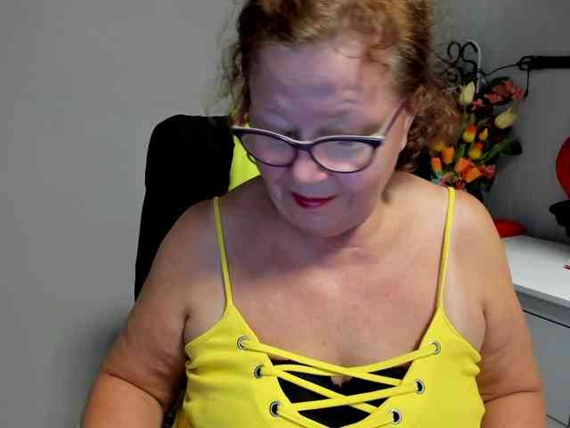 flirty-adele webcam