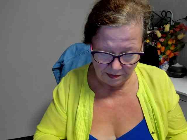flirty-adele webcam