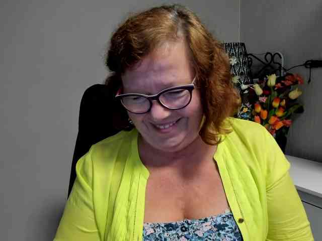 flirty-adele webcam