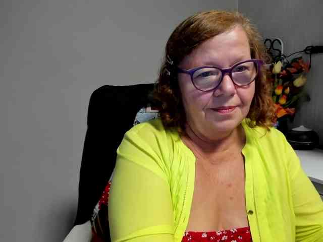 flirty-adele webcam